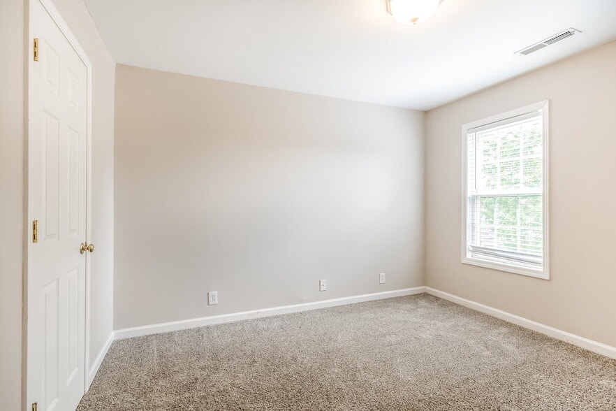 Building Photo - 2137 Aberdeen Cir