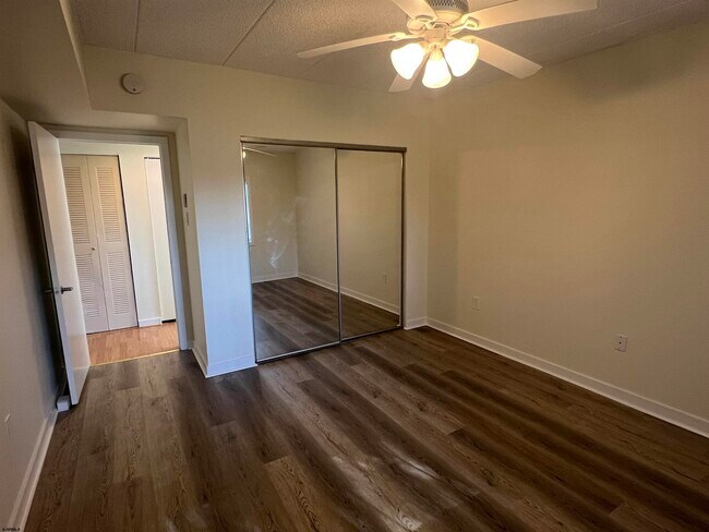 Building Photo - 2310 Dolphin Ave