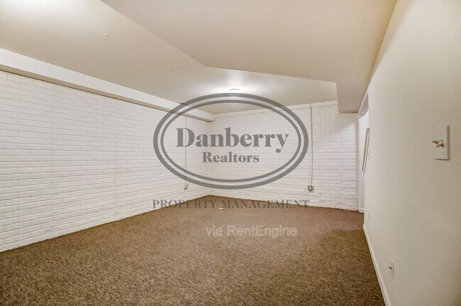 Building Photo - 3704 Willow Run Dr
