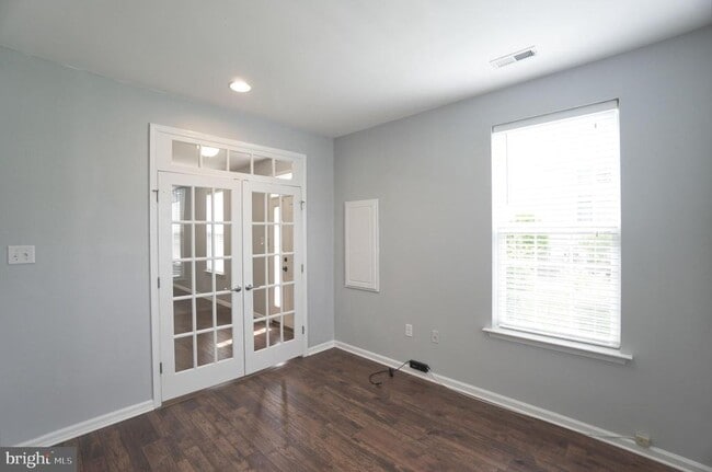 Building Photo - 1003 Chapman Cir
