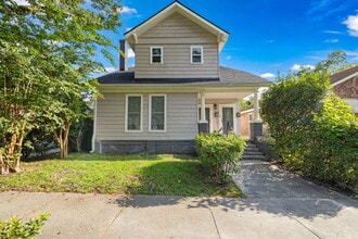 Building Photo - Renovated 3 Bed • 1.5 Bath Upstairs Unit -...