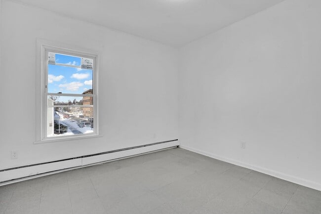 Building Photo - 296 Hancock St