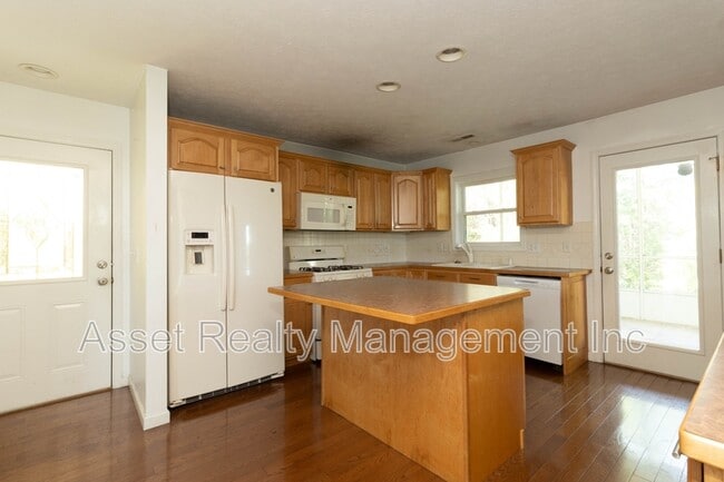 Building Photo - 2084 Allenridge Dr