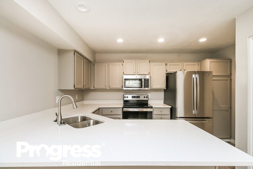 Building Photo - 1915 S 39th St