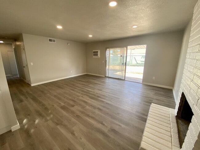Building Photo - 8821 Greenbrook Way