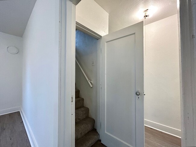 Building Photo - 231 NE 4th Ave