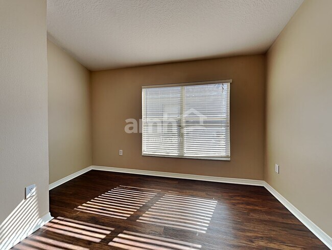 Building Photo - 12515 Lake Vista Dr