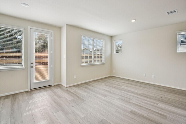 Building Photo - 4210 Pne Spgs Ct