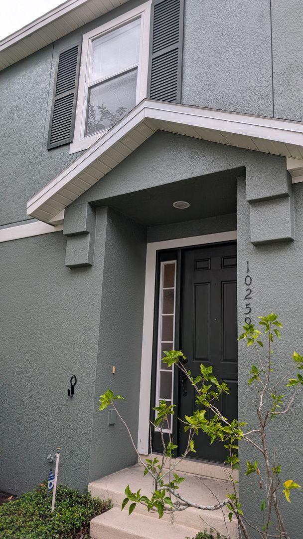 Building Photo - Two Bedrooms with floor plan at the same level and one car garage.