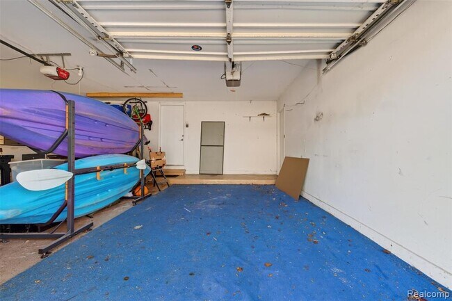 Building Photo - 26070 N Lake Dr