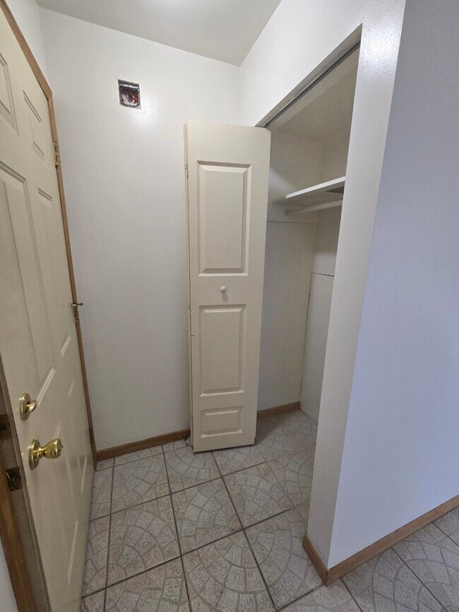 Building Photo - 9020 N Park Plaza Ct