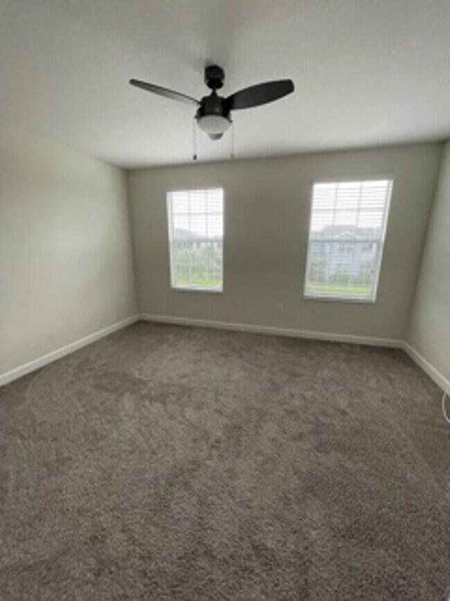 Building Photo - STOREY PARK - 3BR/2.5BA TWO STORY HOME
