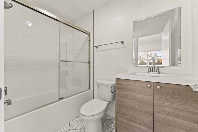 Building Photo - MidTown Gem - Fully Renovated W Large Rooms