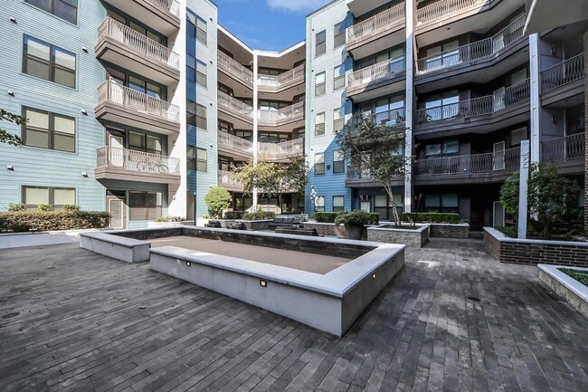 Building Photo - 5454 Washington Ave