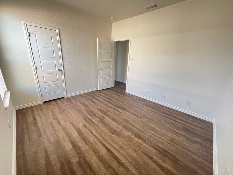 Building Photo - 1107 Carlsberg Dr