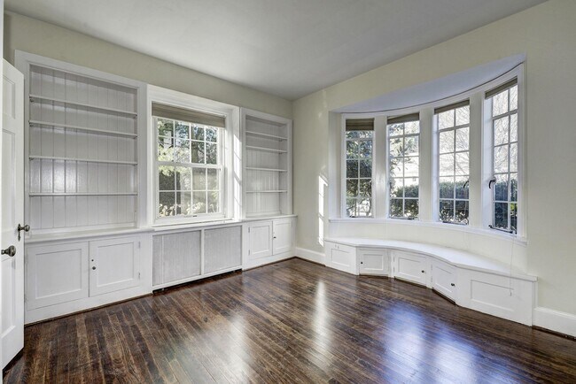 Building Photo - 4910 Hillbrook Ln NW