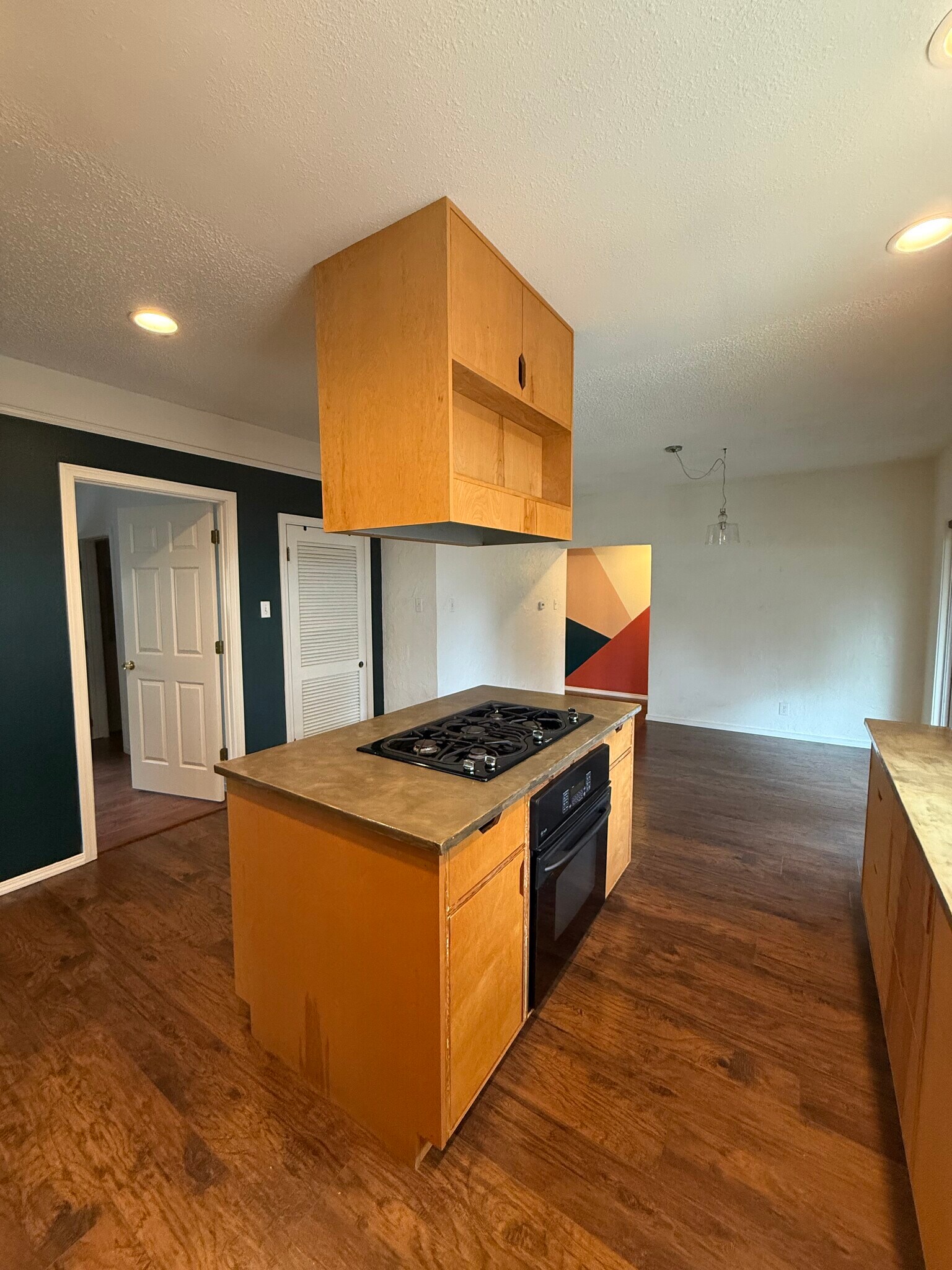 Building Photo - 406 E 43rd St