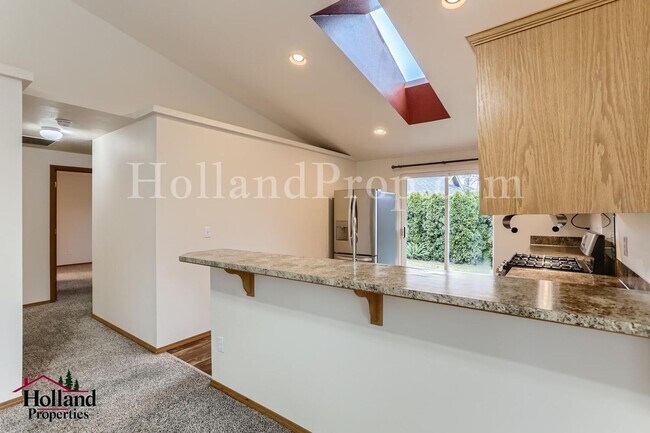 Building Photo - Lovely 3-Bedroom Hillsboro Home with A/C!