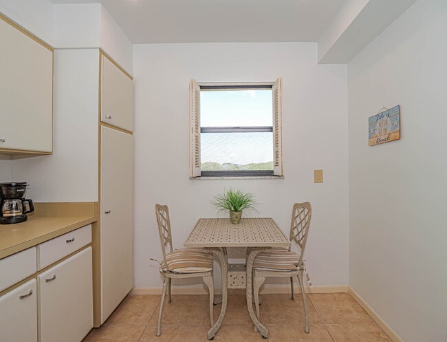Building Photo - 3939 Ocean Dr