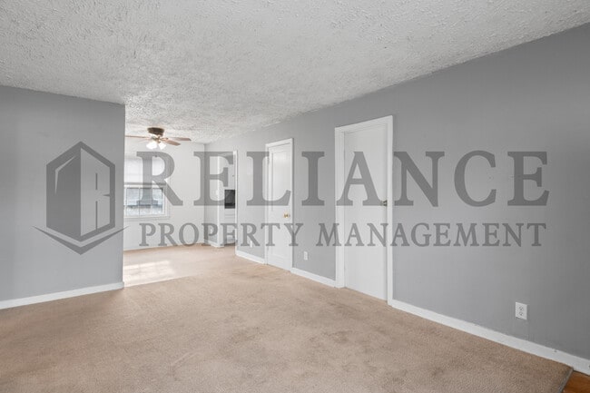 Building Photo - 3627 E 10th St N