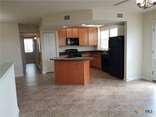 Building Photo - 334 Trestle Tree