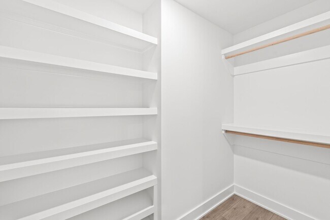 Building Photo - Move-in Ready Townhome in Westerly Hills