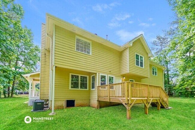Building Photo - 600 N Oakland Cir