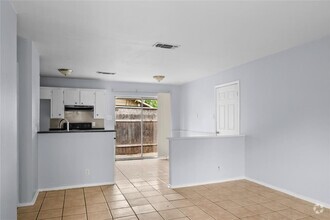 Building Photo - 320 Lake Creek Cir