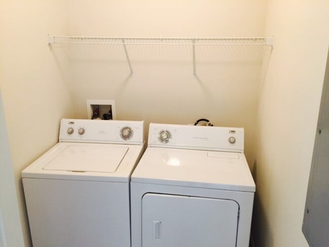 Building Photo - Luxurious 3 bed 2 bath condo with Great View in Toscana!!!