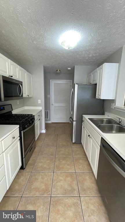 Building Photo - 4915 Riders Ct