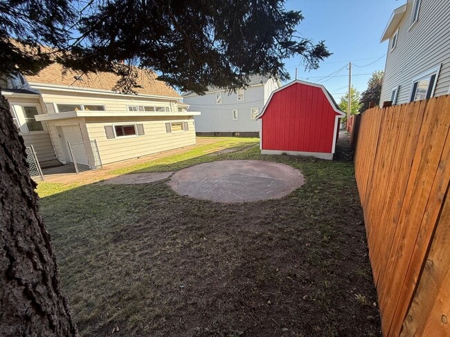 Building Photo - Duluth MN 3-Bedroom - 3-Bath Single Family Home with Garage