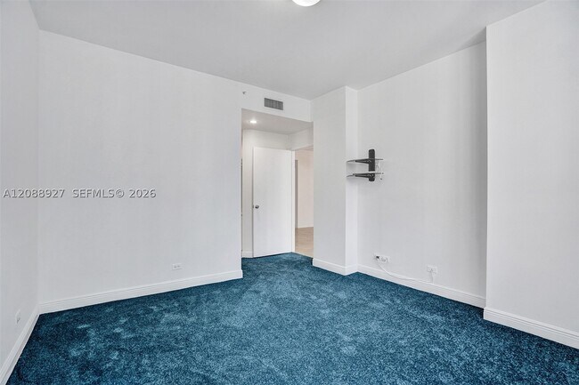 Building Photo - 888 Brickell Key Dr