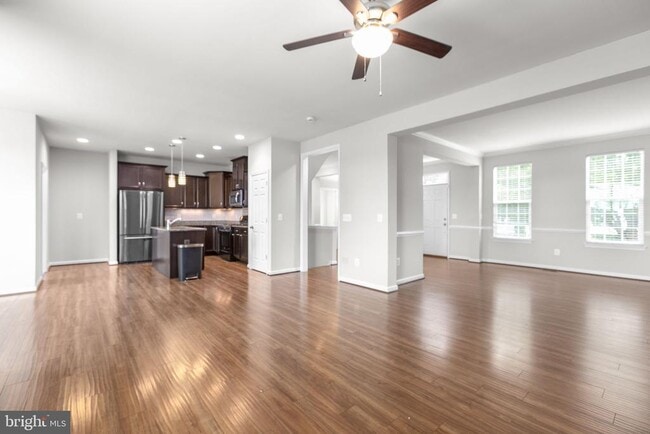 Building Photo - 407 Apricot St