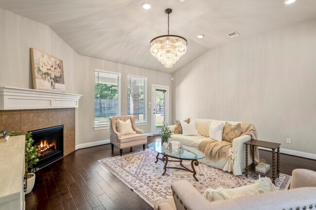 Building Photo - 16719 Highland Country Dr