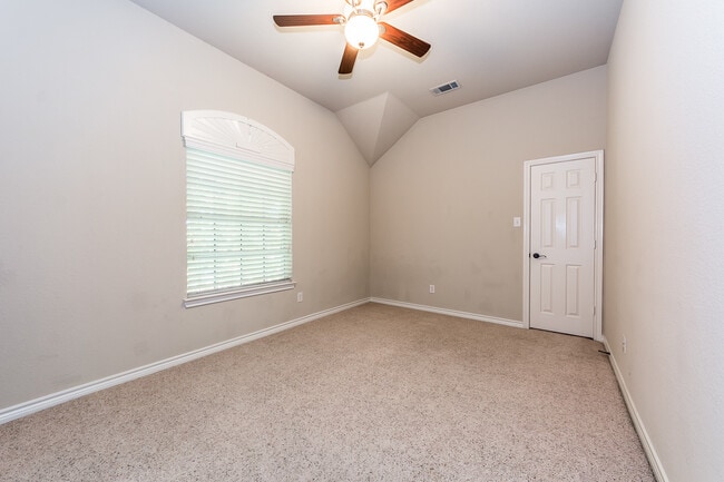 Building Photo - 716 Sugar Valley Rd