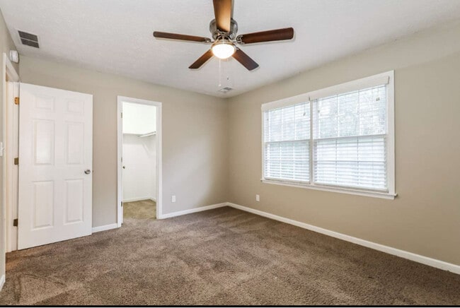 Building Photo - 2444 Quentin Dr