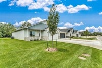 Building Photo - Beautiful and Modern 2 Bedroom