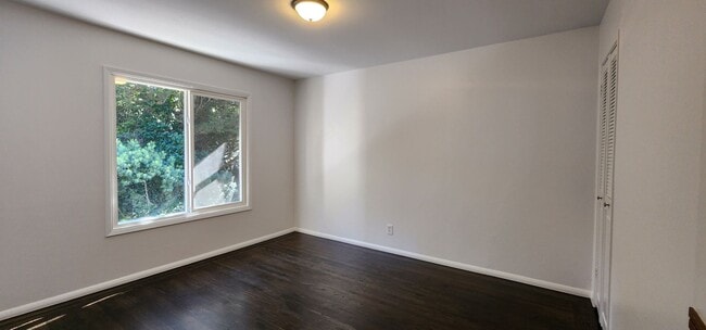 Building Photo - Midtown Terrace Home 2 Bedroom + Bonus Room