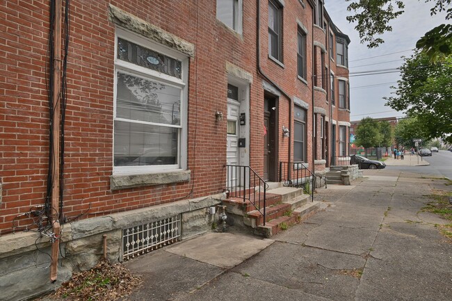 Primary Photo - 220 Reily St