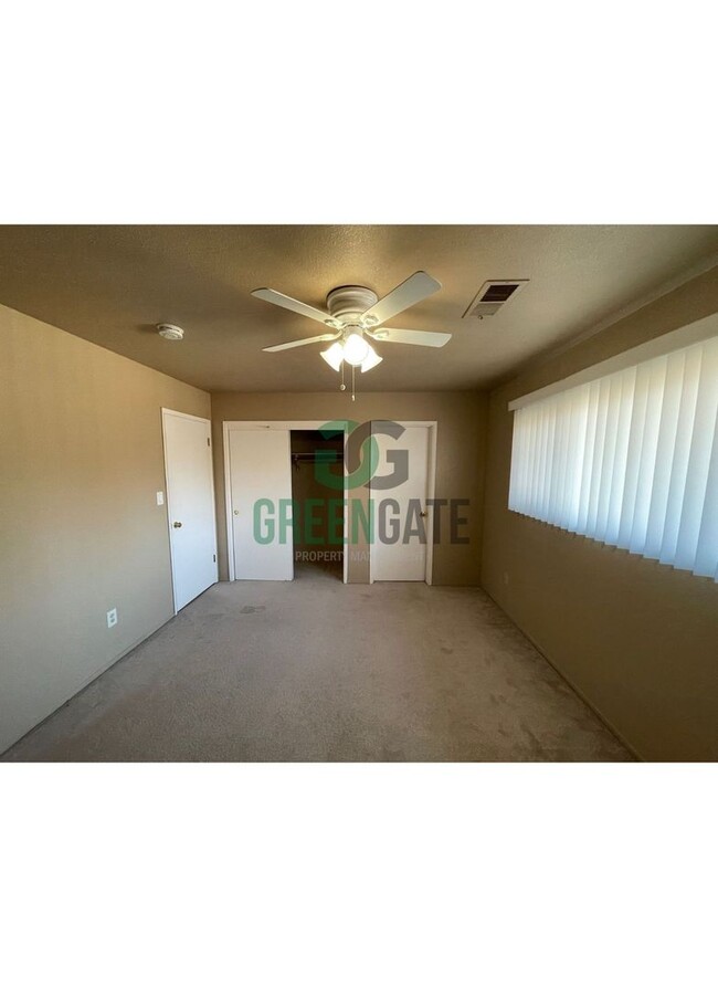 Building Photo - Charming 3 Bedroom 2 Bath Modesto home ava...