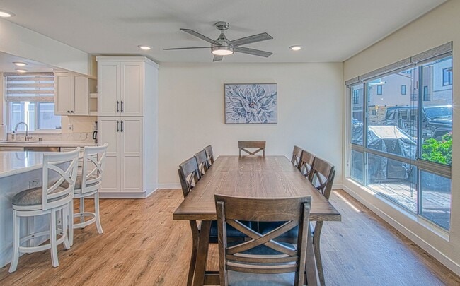 Building Photo - 5008 Seashore Dr