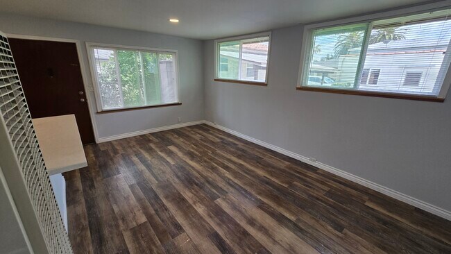 Building Photo - 79 S Parkwood Ave