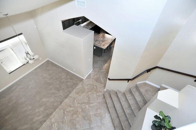 Building Photo - Amazing 2-Story Home