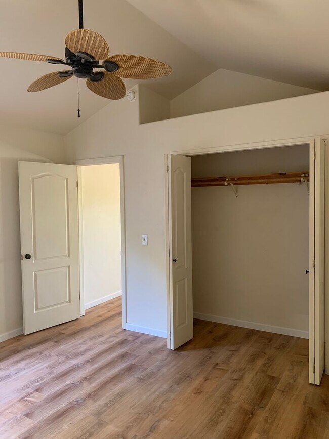 Building Photo - best of both worlds