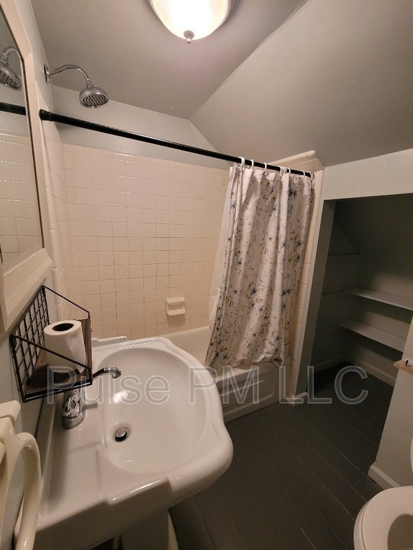 Building Photo - 2222 Oakland Ave