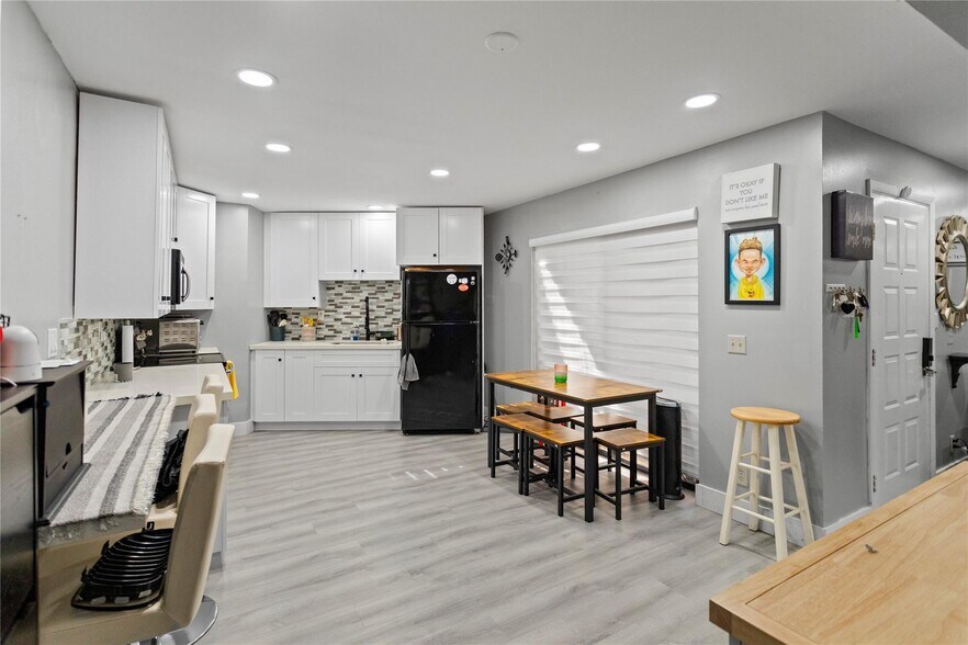 Building Photo - 22940 Oxford Pl