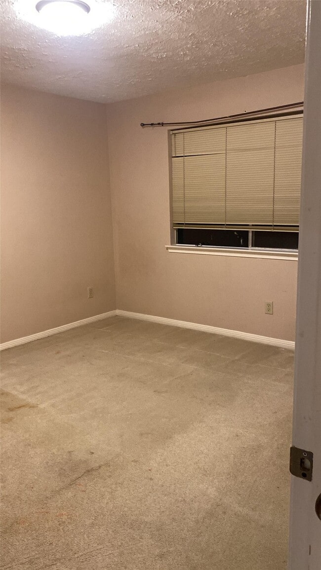 Building Photo - 11818 Plumbrook Dr