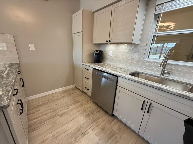 Building Photo - 175 55th Ave