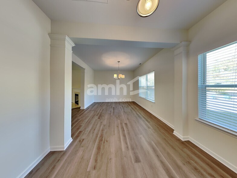 Building Photo - 2101 Trace Creek Dr