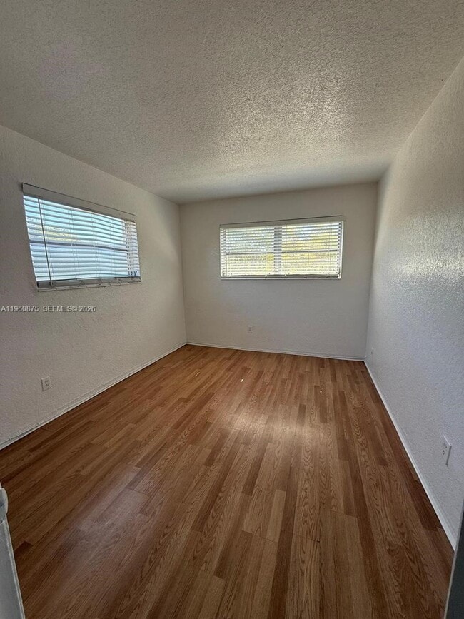 Building Photo - 16851 NE 18th Ave